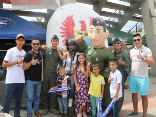 Fuerza Aérea Colombiana, presente en la feria más importante del Meta