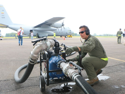 Audaz compromiso de la Fuerza Aérea Colombiana en la extinción de incendios en el Meta