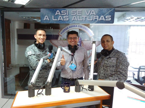 Emisora Al Aire www.emisorafuerzaaerea.mil.co