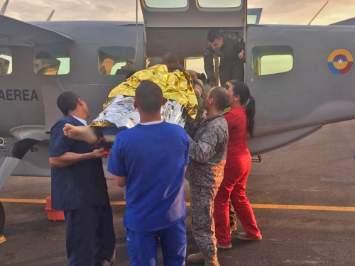 Fuerza Aérea traslada militar herido desde La Chorrera, Amazonas.