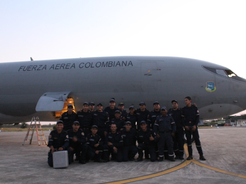 Fuerza Aérea Colombiana transporta personal de Yopal para extinción de incendio en Vichada.