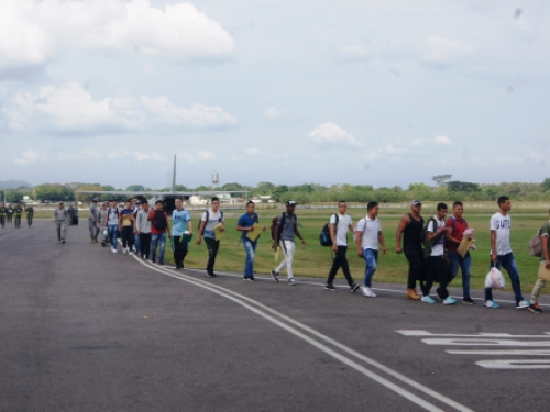 800 jóvenes colombianos ingresaron a la Fuerza Aérea a prestar su servicio militar