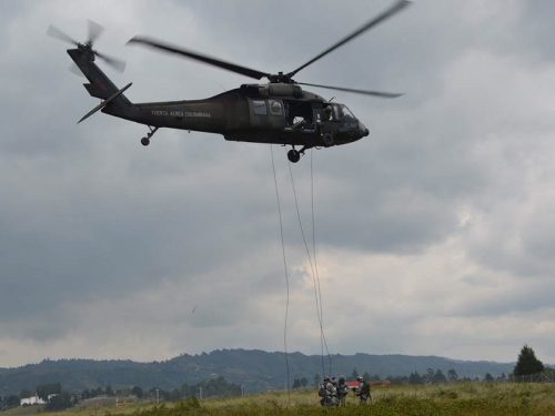 Tripulaciones del CACOM 5 se entrenan para salvar vidas