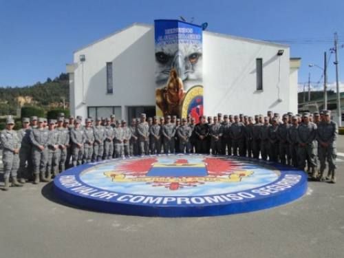 CAMAN clausura cursos de mantenimiento de la Fuerza Aérea Colombiana