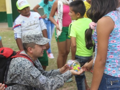 Fuerza Aérea presente en socialización de vía Puente Arimena – Puerto Carreño en Santa Cecilia