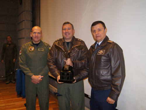 Comando Aéreo de Combate No. 1 recibe Trofeo de Seguridad Operacional 