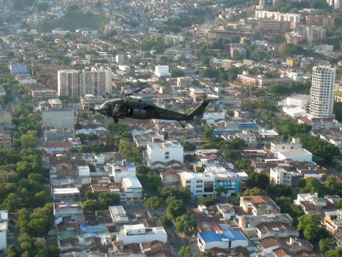 La Fuerza Aérea Colombiana brinda seguridad a los colombianos en la Semana Mayor.