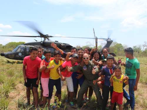 El Grupo Aéreo del Casanare lleva un 'día de sueño' a Caño Mochuelo 