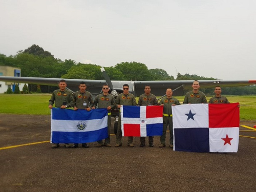 Alféreces Centroamericanos de EMAVI realizaron crucero por Colombia 