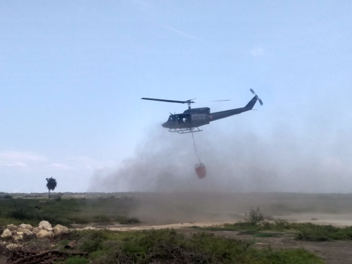 La Fuerza Aérea Colombiana sigue apoyando extinción de incendios en el Parque Isla Salamanca