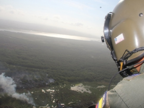 La Fuerza Aérea sigue apoyando extinción de incendios en el Parque Isla Salamanca