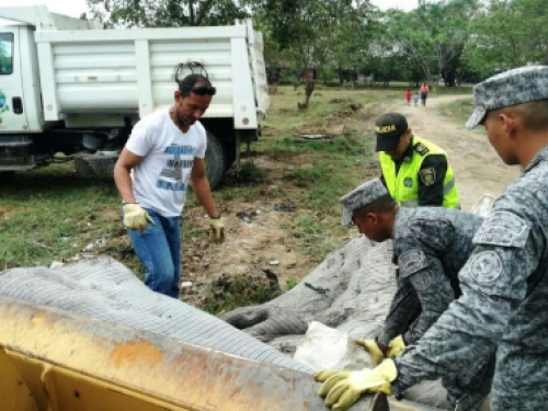 Base Aérea de Palanquero realiza Jornada de Aseo en barrio de Puerto Salgar