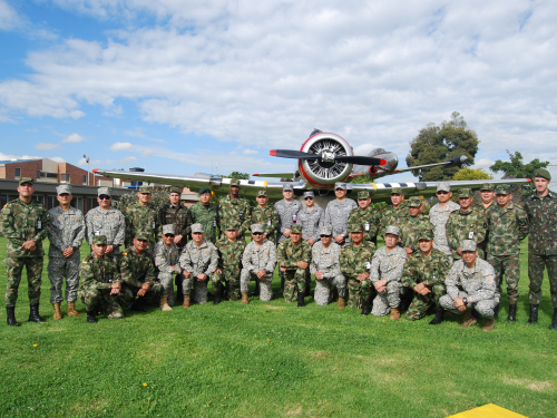 Los mejores Suboficiales de las Fuerzas Militares visitan Esufa