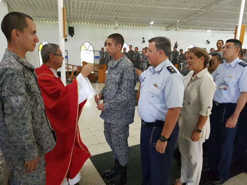 Soldados del Comando Aéreo de Combate No. 1, realizan confirmación durante su servicio militar