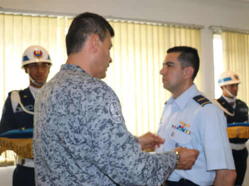 El Comando Aéreo de Transporte Militar, CATAM, celebró el Cuadragésimo Segundo Aniversario de Profesionales Oficiales de Reserva, solemne acto que tuvo lugar en el Salón de Hércules de la unidad aérea, importante efeméride que exalta la labor del personal que aporta de forma voluntaria todo su talento y capacidad al servicio de los colombianos, colaborando con la Fuerza en el cumplimiento de la misión, enmarcada en las actividades referentes a responsabilidad social.