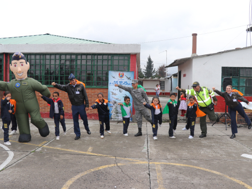 Fuerza Aérea celebra Día del Niño en Funza