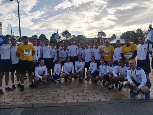 Alumnos de ESUFA en Carrera 10K, corriendo por los héroes