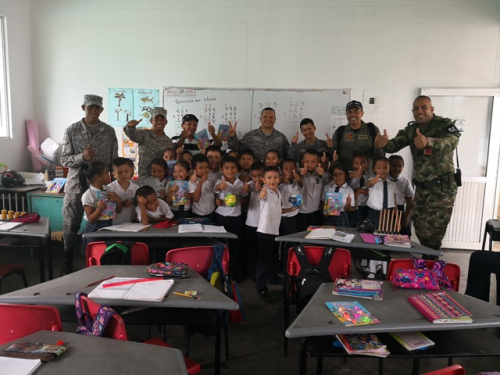 Fuerza Aérea Colombiana obsequió regalos y sembró sonrisas en los niños del Guainía