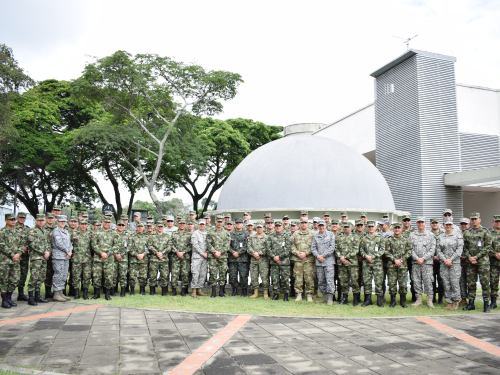 Curso de Estado Mayor visitó la Escuela Militar de Aviación