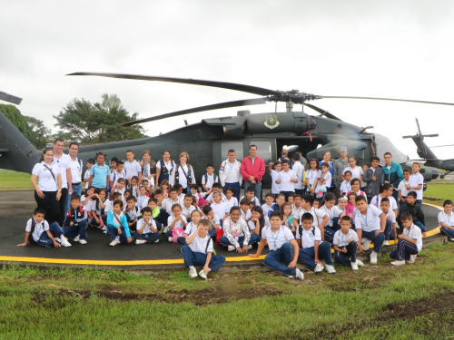 Plantel educativo de Villavicencio conoció la misión de la Fuerza Aérea