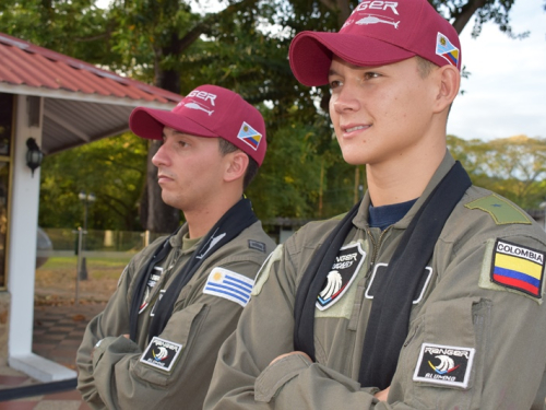 Oficial de la Fuerza Aérea Uruguaya, se prepara en Colombia para ser Piloto de helicóptero