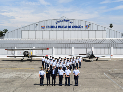 Embajador de Francia en Colombia visitó la Escuela Militar de Aviación