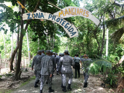 Los hombres y mujeres del aire generan una cultura ambiental en el Archipiélago de San Andrés, Providencia y Santa Catalina; con el objetivo de dar a conocer los diferentes ecosistemas que se encuentran en la reserva de biosfera sea flower y aprender un poco de la importancia del cuidado y la preservación del medio ambiente en las Islas, en articulación con la policía ambiental y la corporación para el desarrollo sostenible del Archipiélago; el Grupo Aéreo del Caribe brindó un recorrido por el Manglar Old P