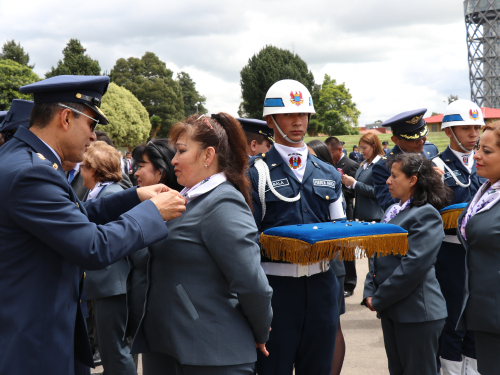 Solemne imposición de botones por tiempo de servicio en CATAM