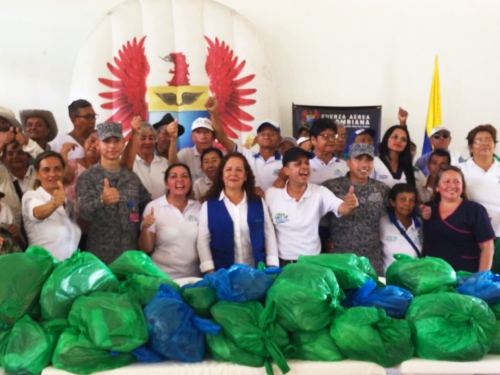 Fuerza Aérea entregó donaciones a adultos mayores de Guamal