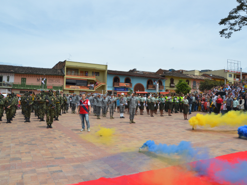 Fuerza Aérea Colombiana participa en majestuoso desfile el 20 de julio