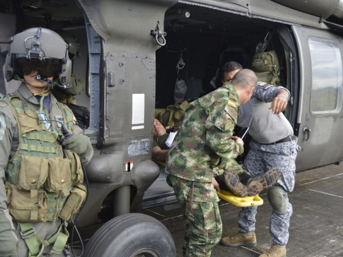 Fuerza Aérea Colombiana continúa desplegando sus ‘Ángeles de Acero’ para salvar vidas en el suroriente del país 