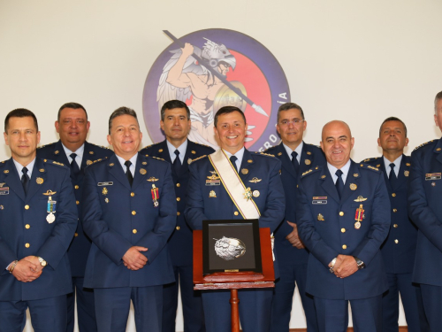 Primera ceremonia de imposición del Distintivo "Guerrero Arpía" en la Fuerza Aérea