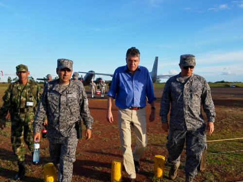 Ministro de Hacienda y Comandante de la Fuerza Aérea Colombiana visitaron el Grupo Aéreo del Oriente