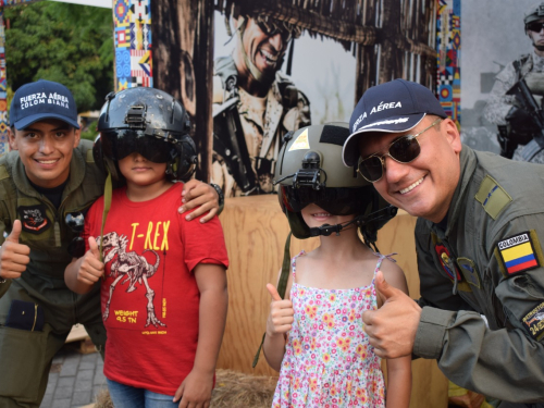 La Fuerza Aérea Colombiana presente en el Festival ´A vuelo de Cóndor´ en la ciudad de Girardot