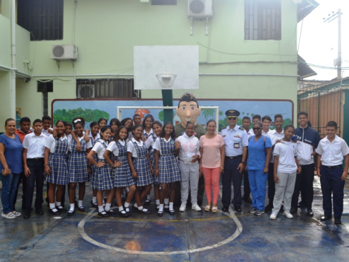 La Fuerza Aérea Colombiana promueve los valores en los jóvenes isleños