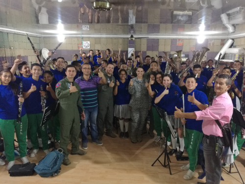 Fuerza Aérea apoya la Cultura, el Arte y la Música en La Dorada, Caldas