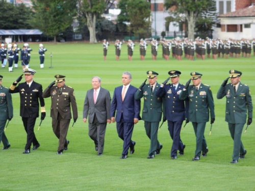 Ceremonia de Reconocimiento de Tropas del señor Ministro de la Defensa Nacional Doctor Guillermo Botero Nieto