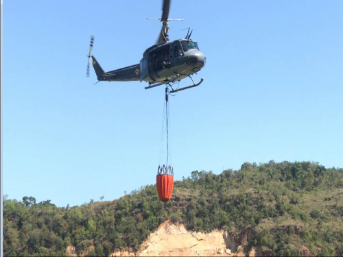 Fuerza Aérea Colombiana apoya incendio forestal en zona rural de Nilo, Cundinamarca