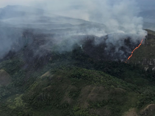 Fuerza Aérea Colombiana ratifica su esfuerzo en apoyo a la extinción de incendios en el municipio de Suárez