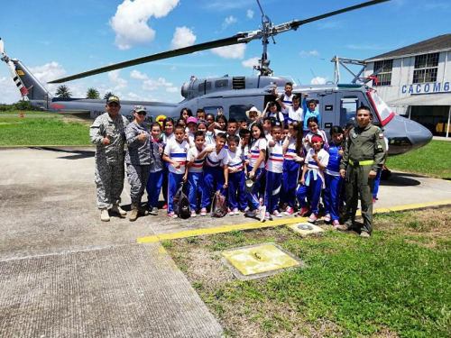 Fuerza Aérea Colombiana realizó actividad “Así se va a las Alturas” para niños y jóvenes de Caquetá