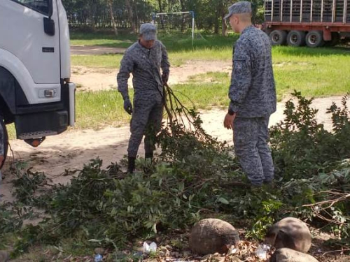 Fuerza Aérea realiza jornada de aseo en el barrio la Esmeralda de Yopal