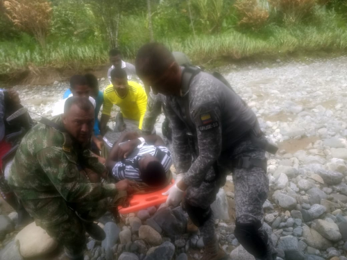 Hombre de 40 años es evacuado por la Fuerza Aérea en un helicóptero Ángel