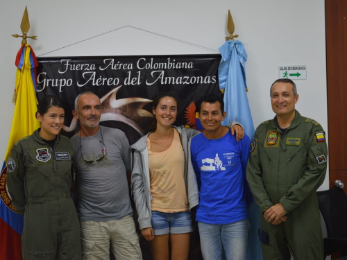 Guiados por aeronave de la Fuerza Aérea,  extranjeros perdidos en el Amazonas pudieron ser rescatados