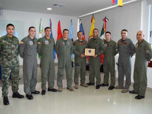 Pilotos Instructores de vuelo por instrumentos, listos para cumplir nuevas misiones