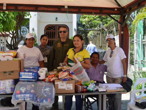 Abuelitos del Hogar San José de Leticia Amazonas recibieron la visita de la Fuerza Aérea Colombiana