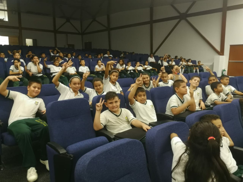 “Cine con Altura” para los niños de la región en el Comando Aéreo de Combate No. 1