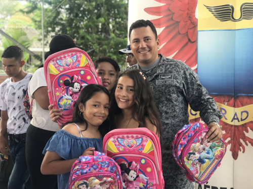 Fuerza Aérea Colombiana benefició a más de 25 familias del Barrio Primero de Enero en Girardot