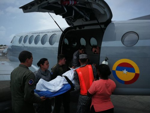 Fuerza Aérea Colombiana, trasladó adulto mayor a la ciudad de Bogotá