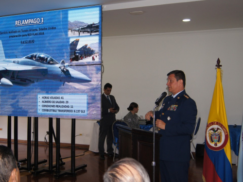  Comandante de la Fuerza Aérea expone Cátedra Colombia a integrantes de ASORFAC y ASURFAC
