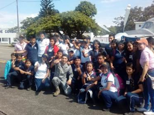 94 niños de escasos recursos fueron Pilotos por un día